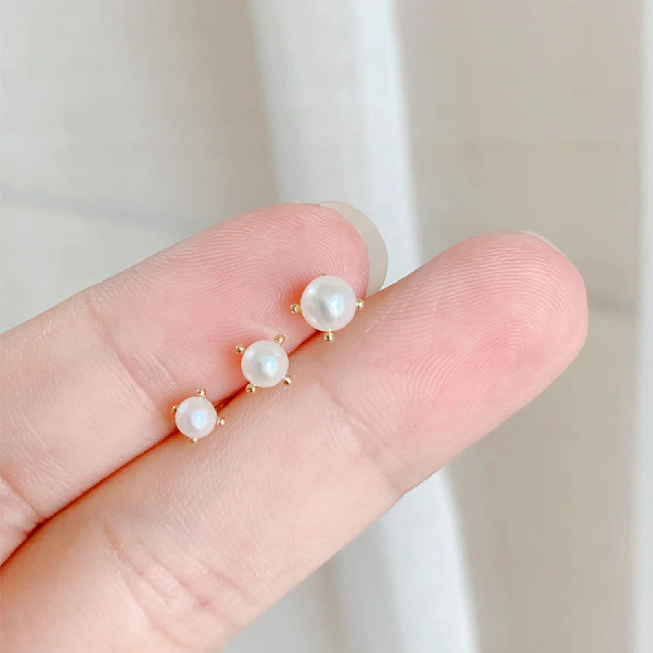 Detail perál Shell Pearl na napichovacích náušniciach Elara